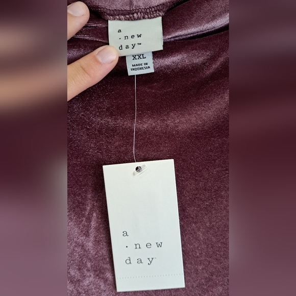 Elegant Purple Ruched Velvet Sleeveless Top - Picture 7 of 9